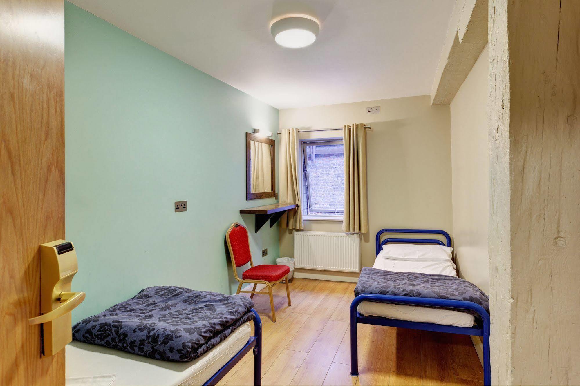 Isaacs Hostel Дъблин Екстериор снимка