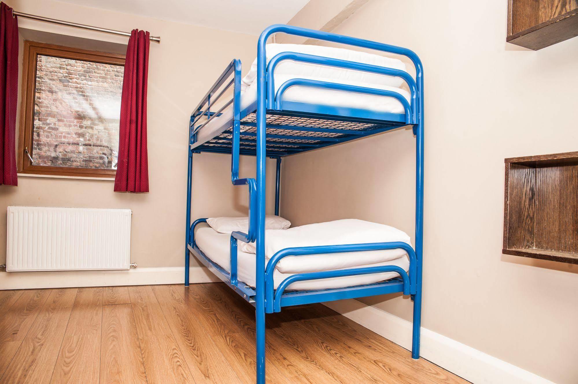 Isaacs Hostel Дъблин Екстериор снимка